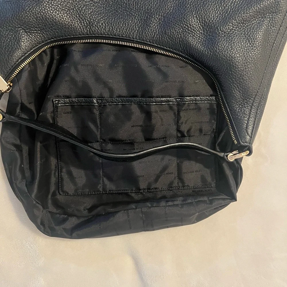 💚Michael Kors Black Leather Hobo Bag🩷